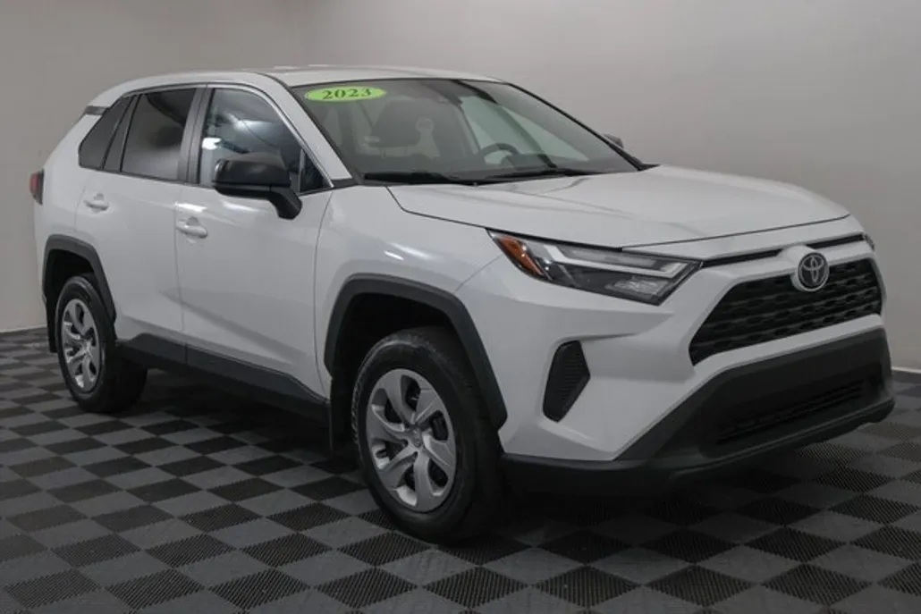 2023 Toyota RAV4 LE photo 1