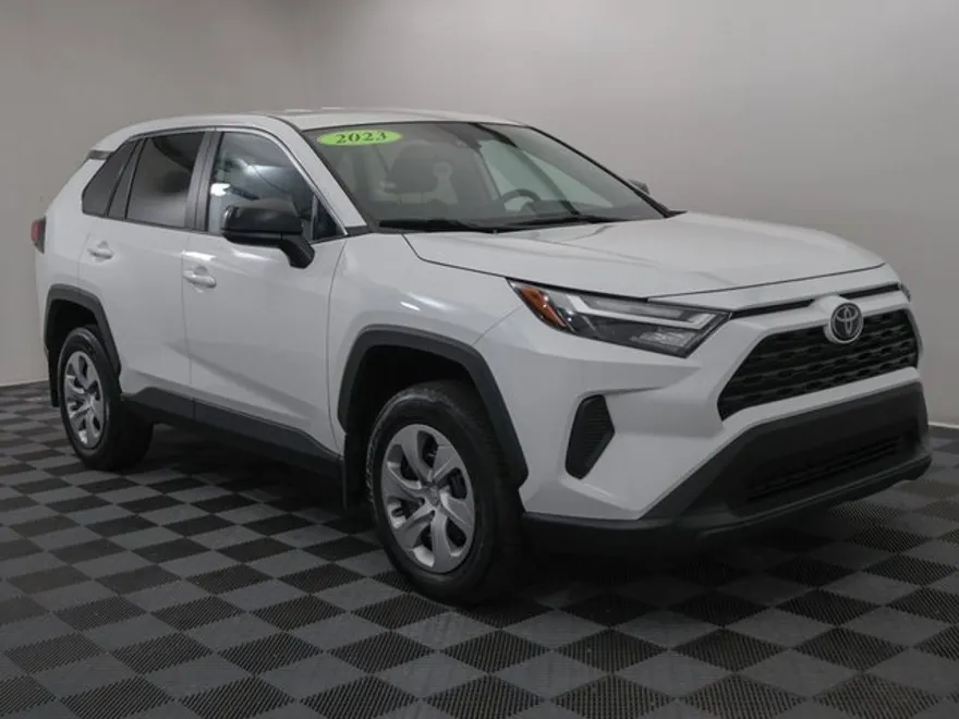 2023 Toyota RAV4 LE photo 1