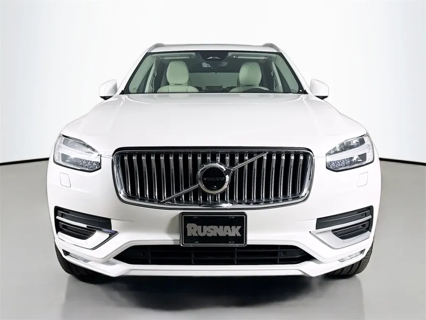 2023 Volvo XC90 B5 Plus photo 1
