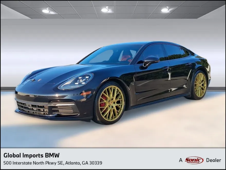 2018 Porsche Panamera Base 4 photo 1