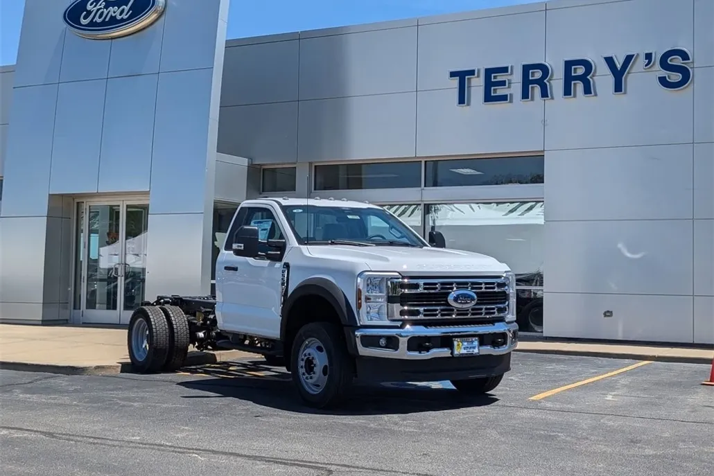 2024 Ford F-550 photo 1