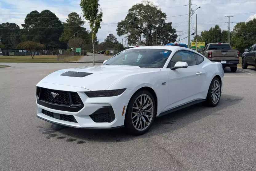 2025 Ford Mustang GT Premium photo 1