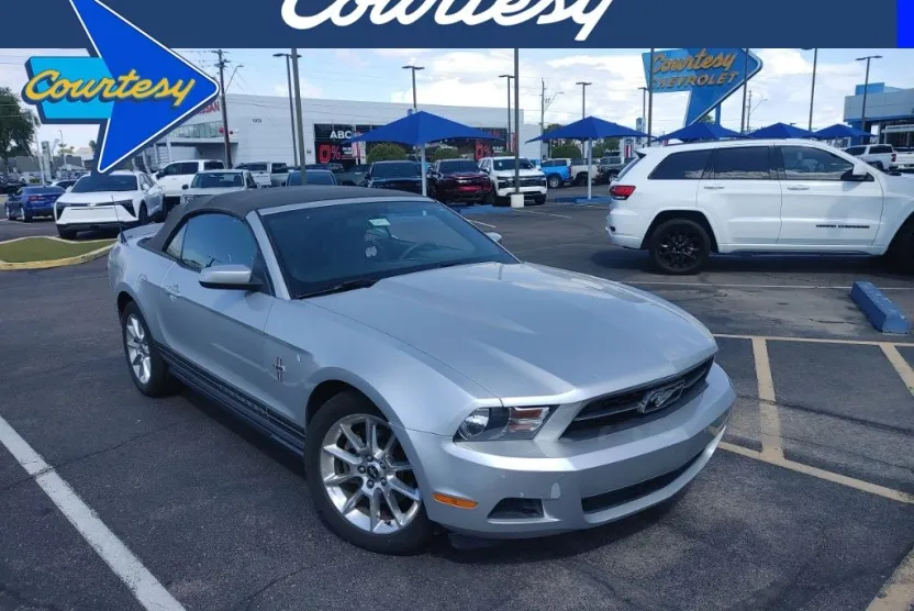 2011 Ford Mustang V6 Premium photo 1