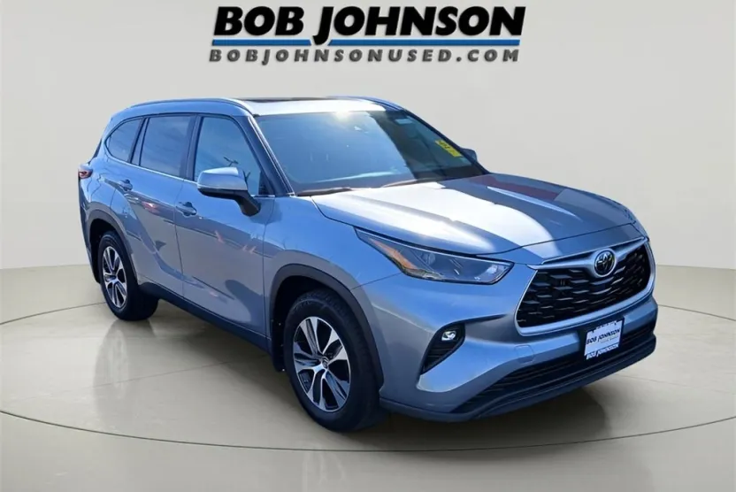 2023 Toyota Highlander XLE photo 1