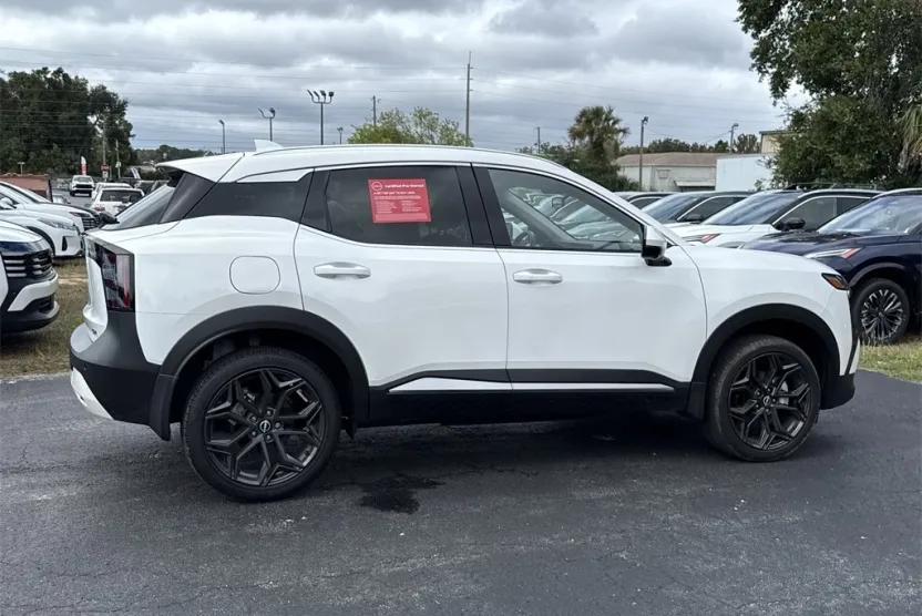 2025 Nissan Kicks SR photo 1