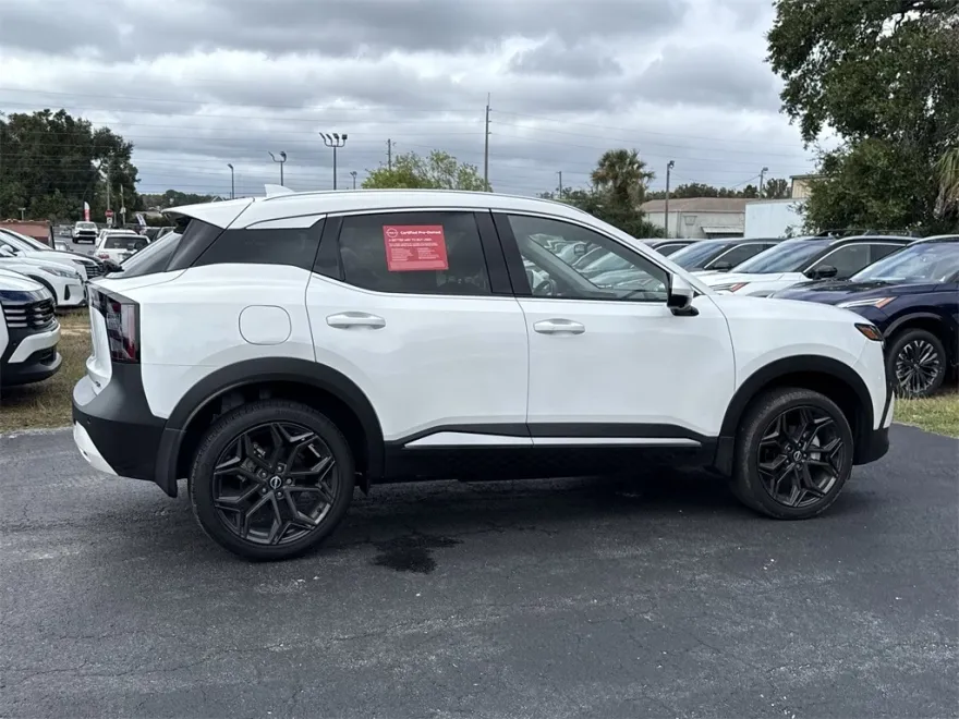 2025 Nissan Kicks SR photo 1