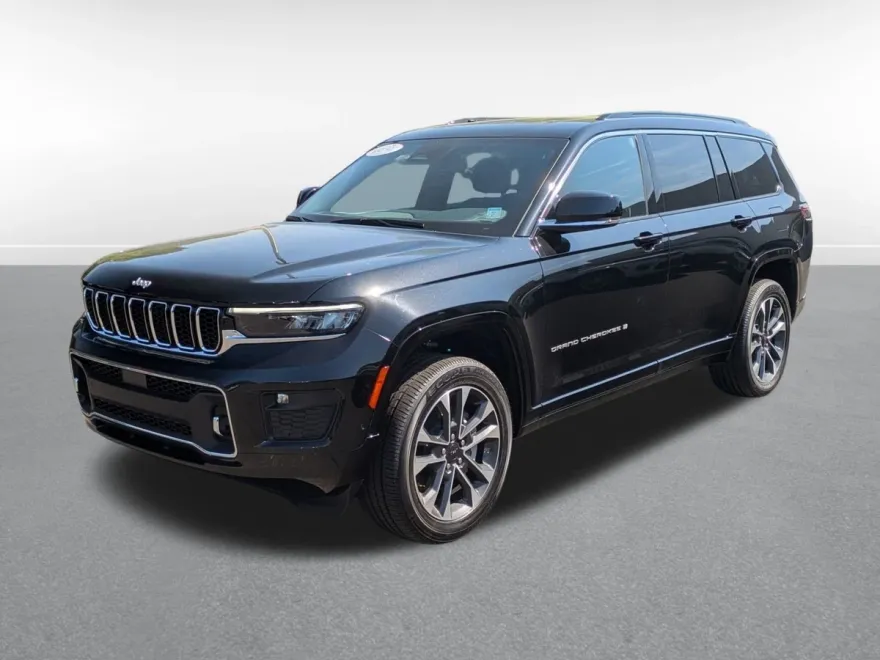 2025 Jeep Grand Cherokee Overland photo 1