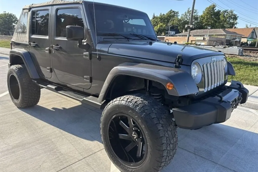 2017 Jeep Wrangler Unlimited Sahara photo 1