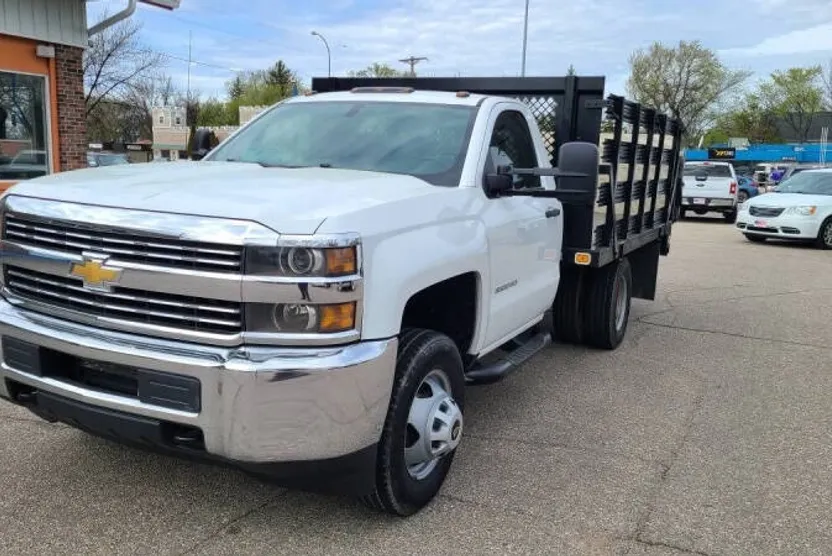 2016 Chevrolet Silverado photo 1