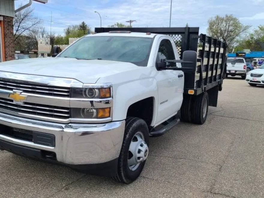 2016 Chevrolet Silverado photo 1