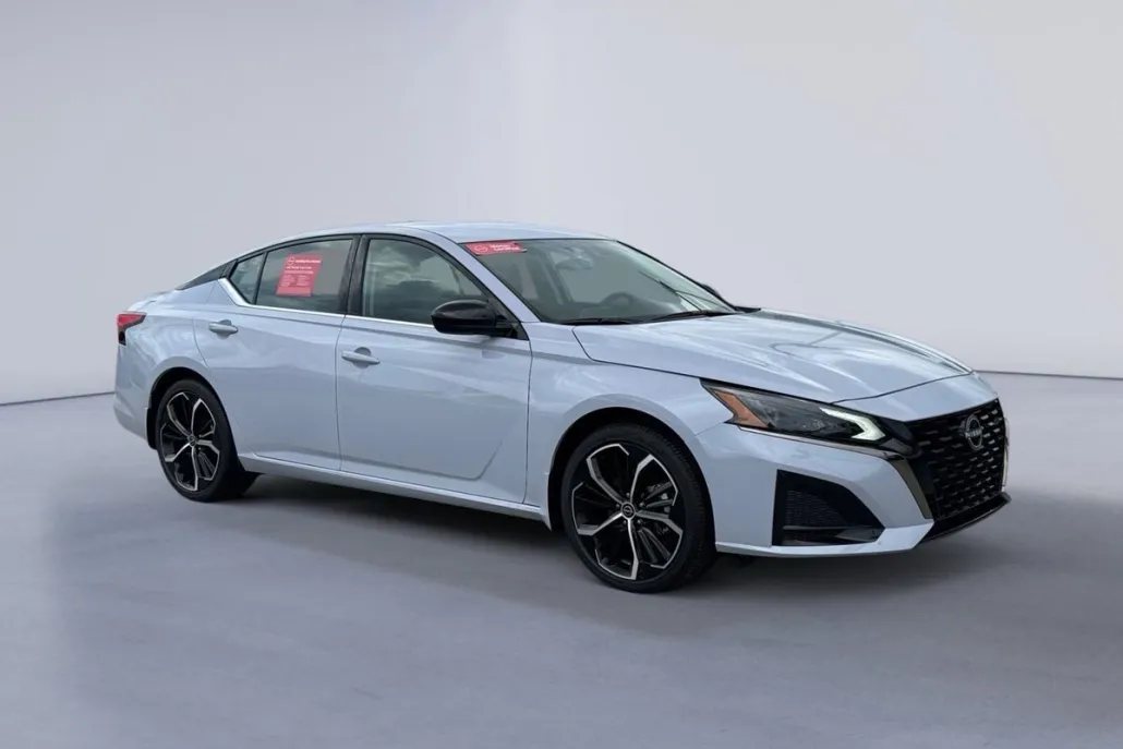 2025 Nissan Altima 2.5 SR photo 1