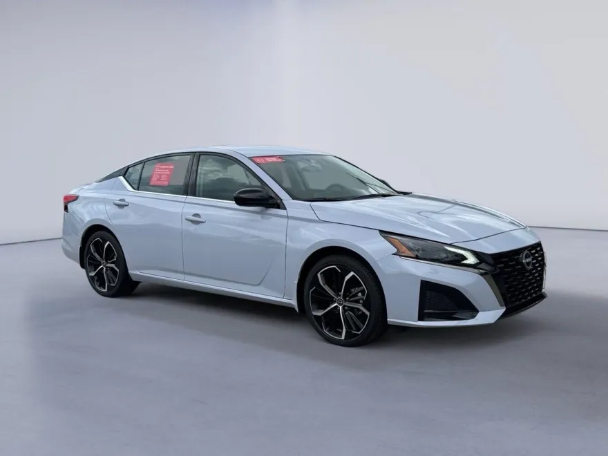 2025 Nissan Altima 2.5 SR photo 1