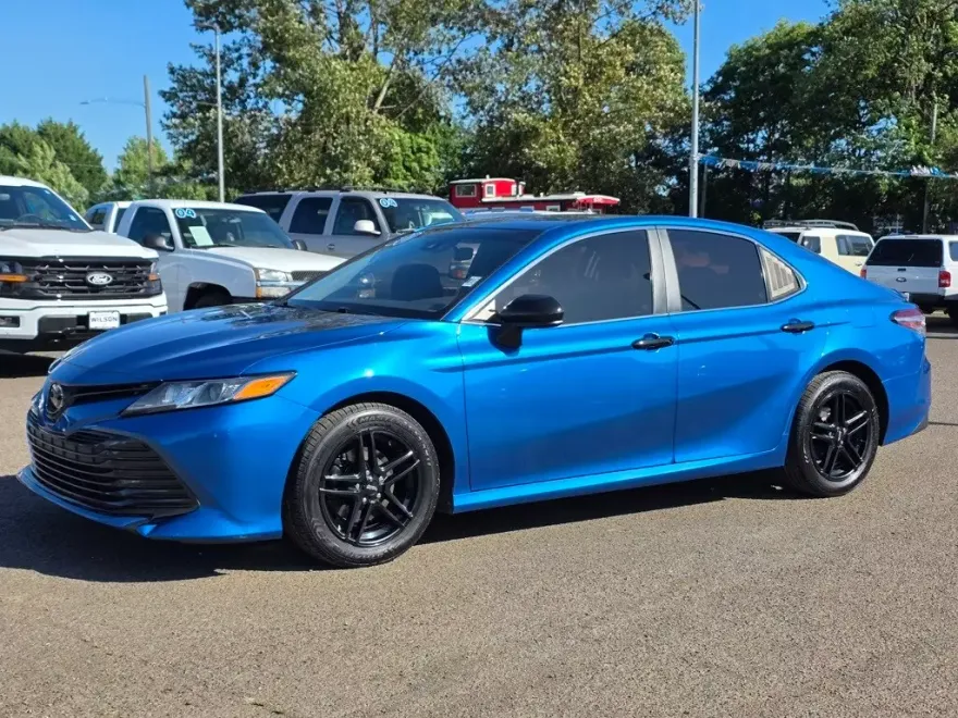 2020 Toyota Camry LE photo 1