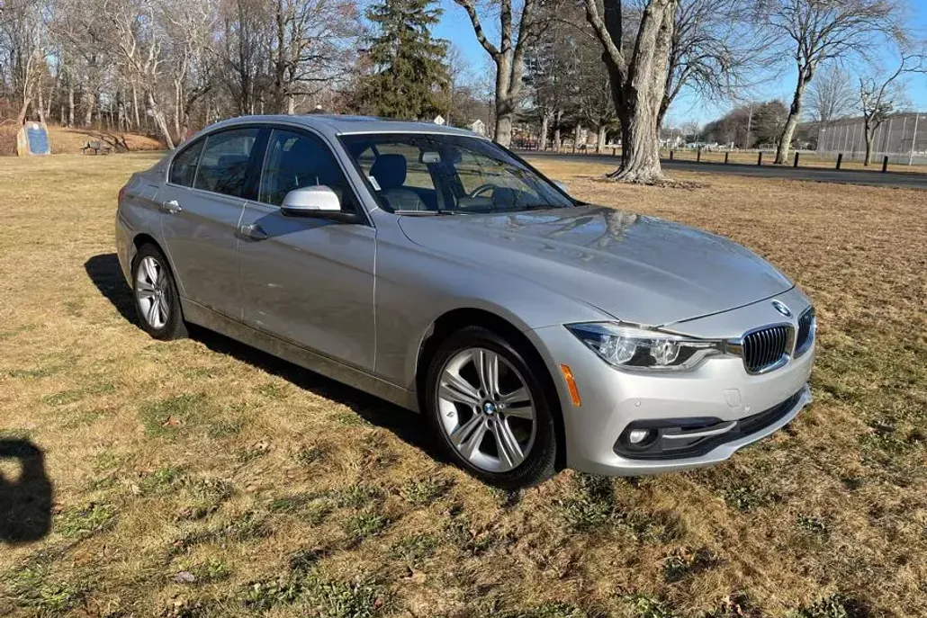2017 Bmw 330e photo 1