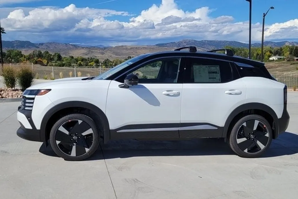 2026 Nissan Kicks SR photo 1