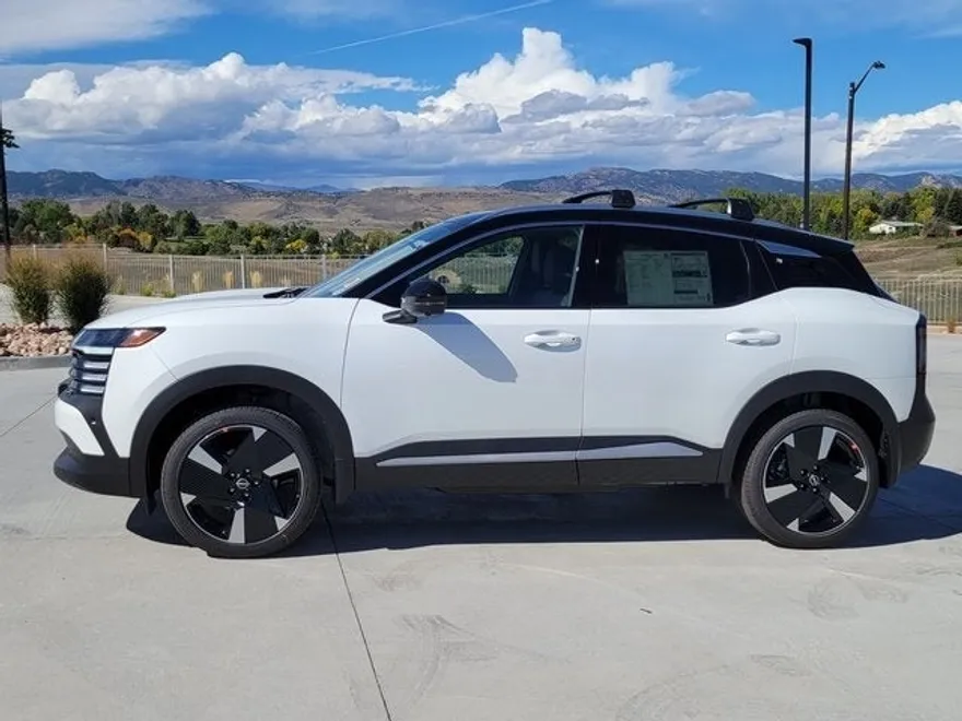 2026 Nissan Kicks SR photo 1