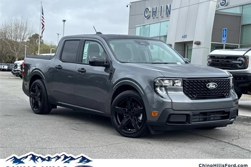 2025 Ford Maverick XLT photo 1