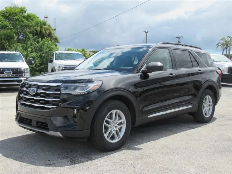2025 Ford Explorer photo 1