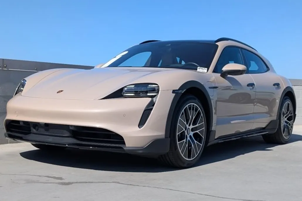 2022 Porsche Taycan 4 Cross Turismo photo 1