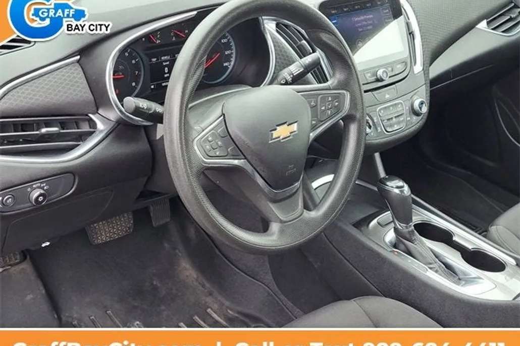 2019 Chevrolet Malibu 1LT photo 1