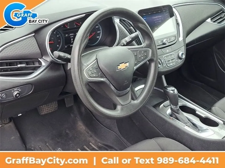 2019 Chevrolet Malibu 1LT photo 1