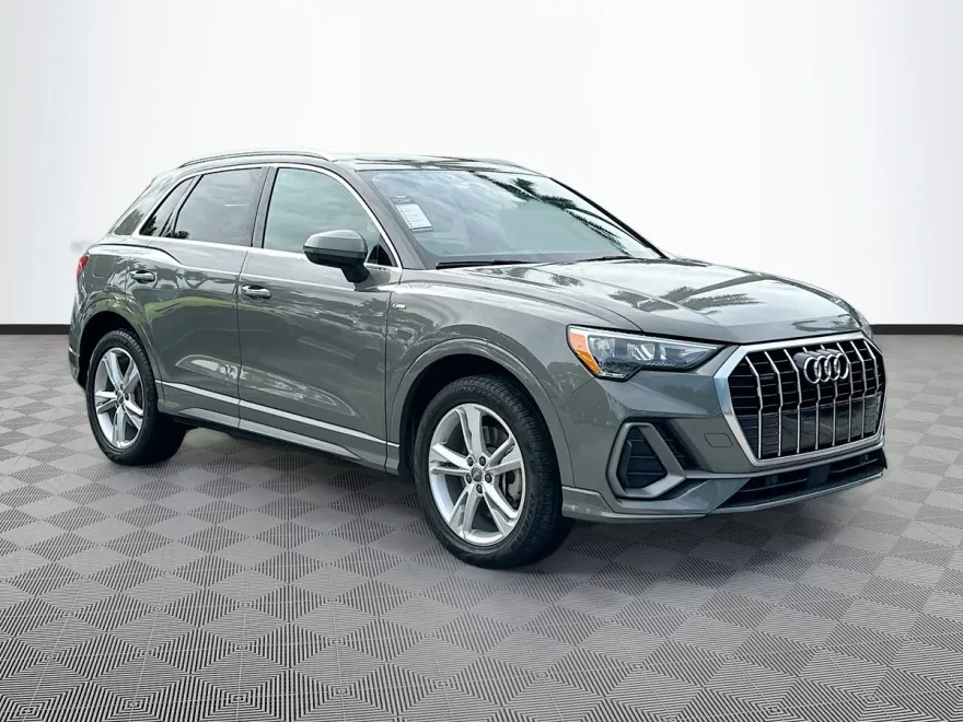2020 Audi Q3 S line Premium photo 1