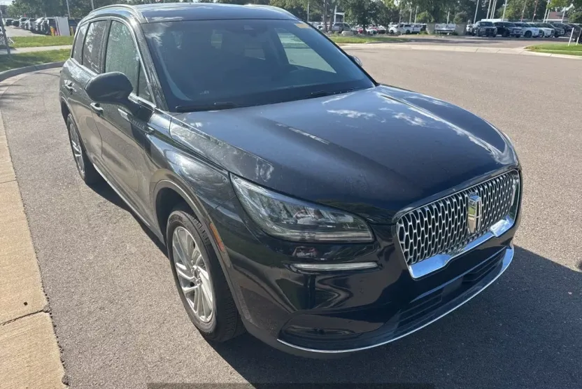 2022 Lincoln Corsair Standard photo 1