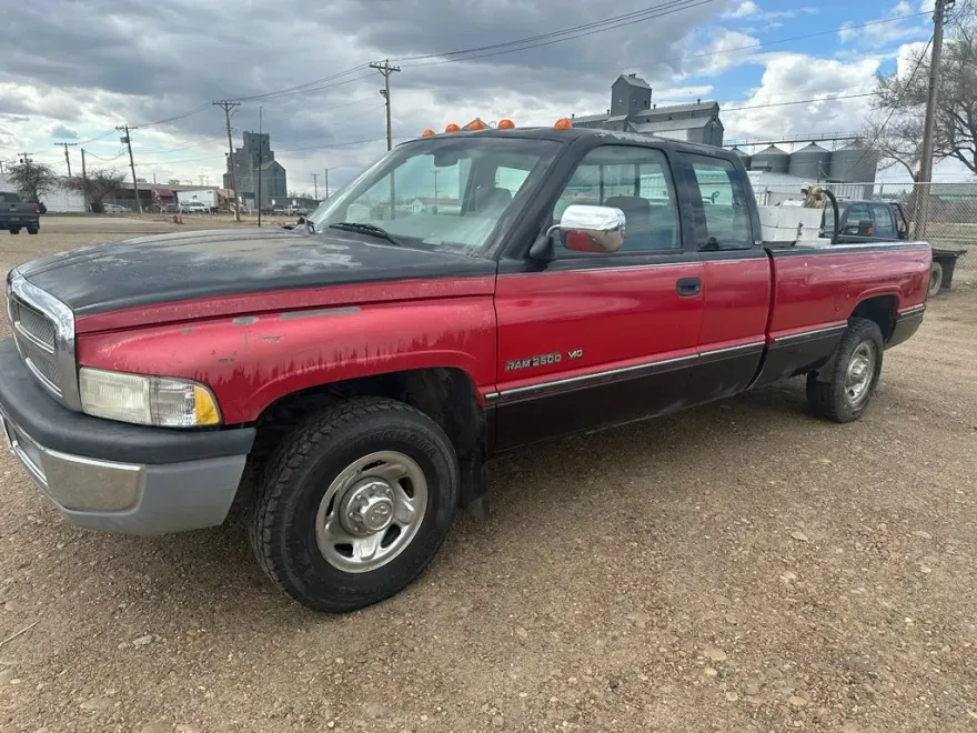 1996 Dodge Ram ST photo 1