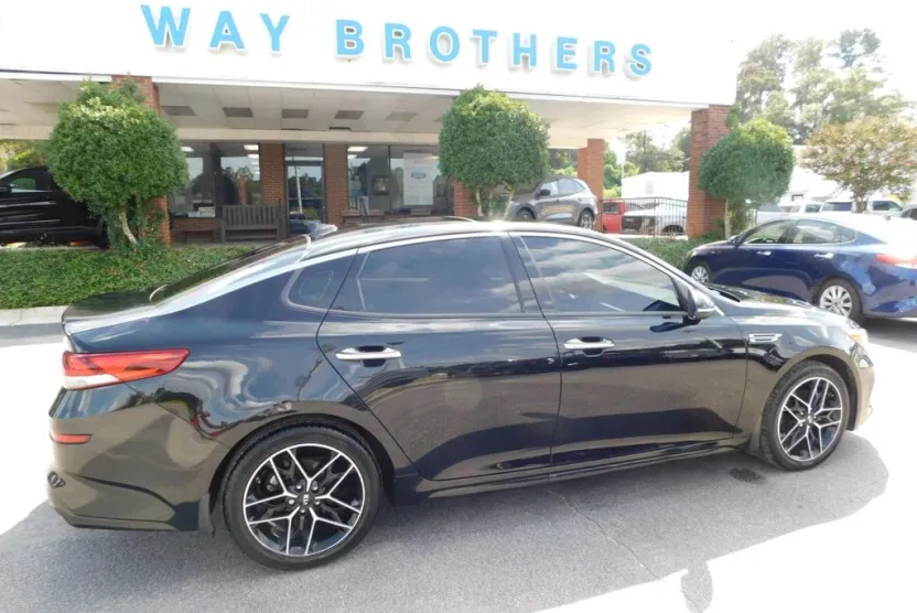 2020 Kia Optima SE photo 1