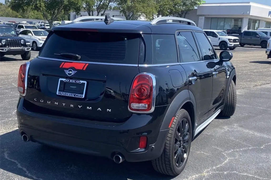 2020 Mini Cooper Classic photo 1