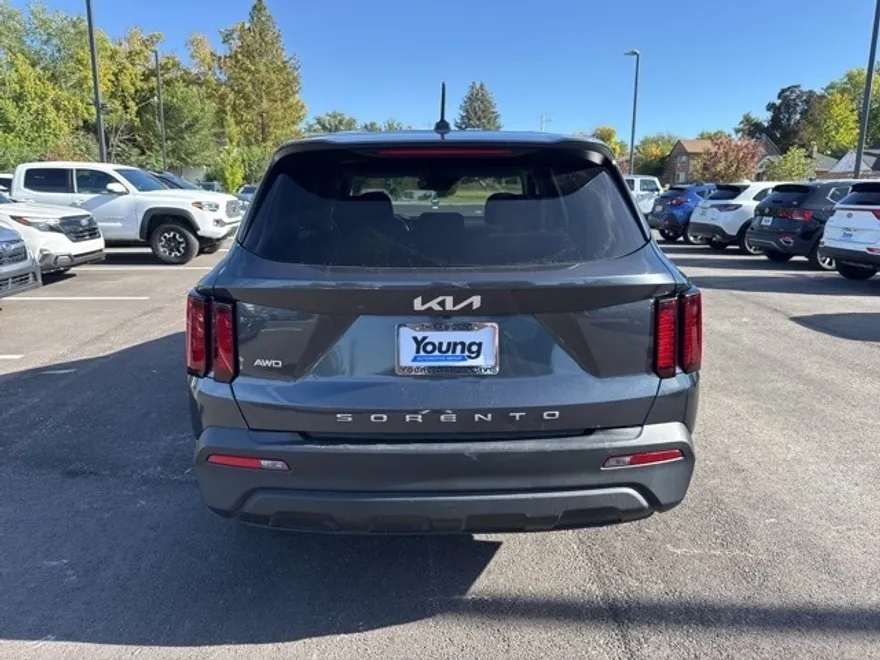 2022 Kia Sorento LX photo 1