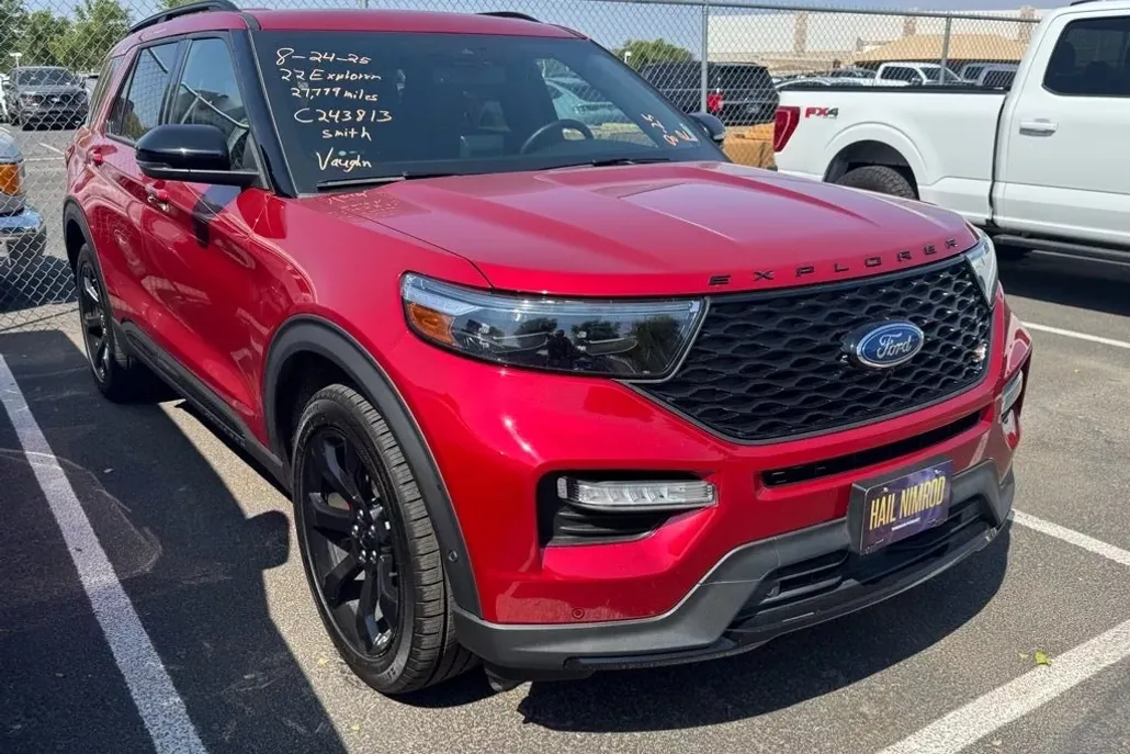 2022 Ford Explorer ST photo 1