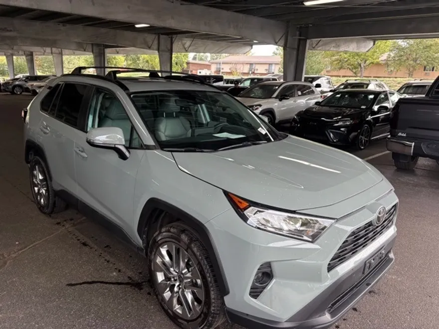 2021 Toyota RAV4 XLE Premium photo 1