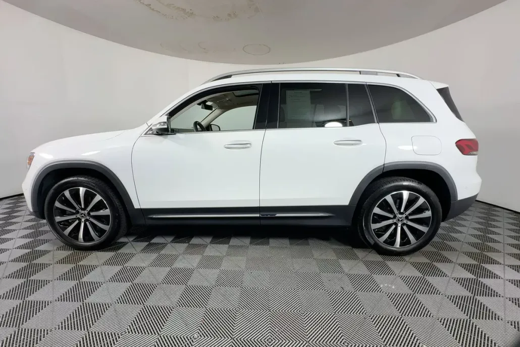 2023 Mercedes Benz GLB 250 photo 1