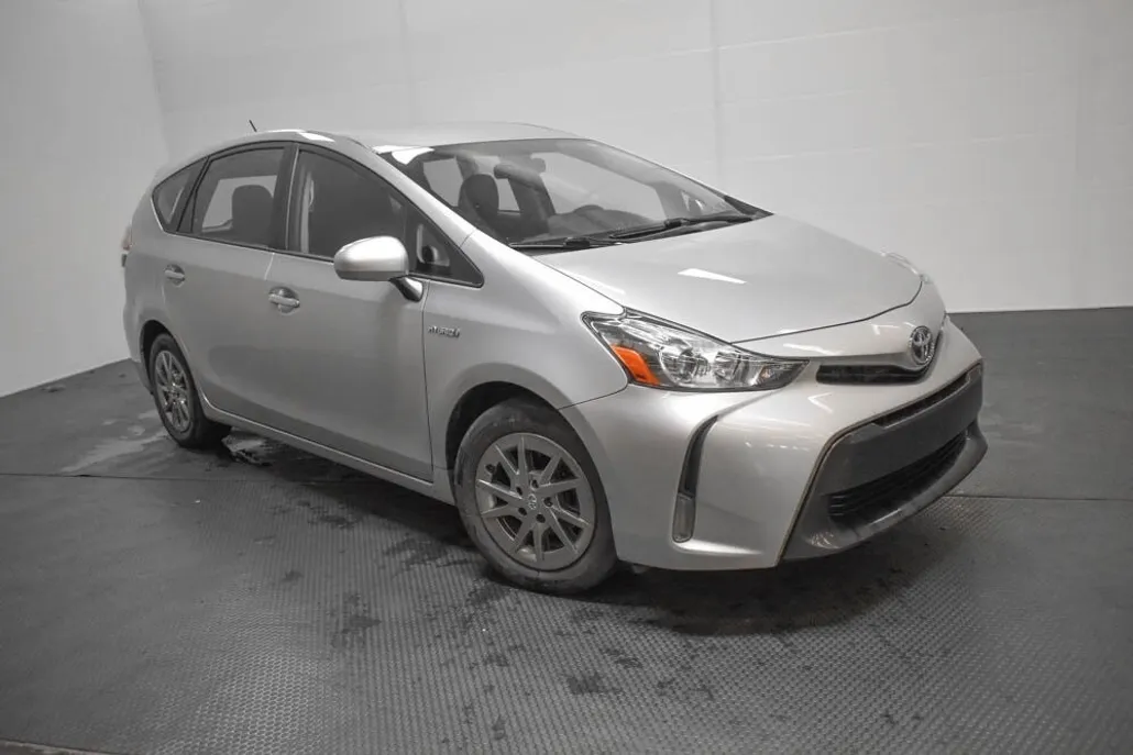2017 Toyota Prius V Two photo 1