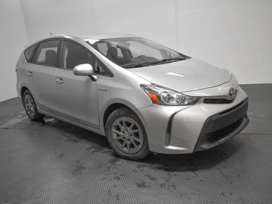 2017 Toyota Prius V Two photo 1