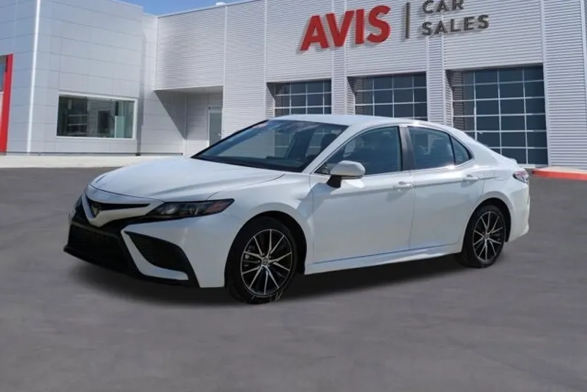 2024 Toyota Camry SE photo 1