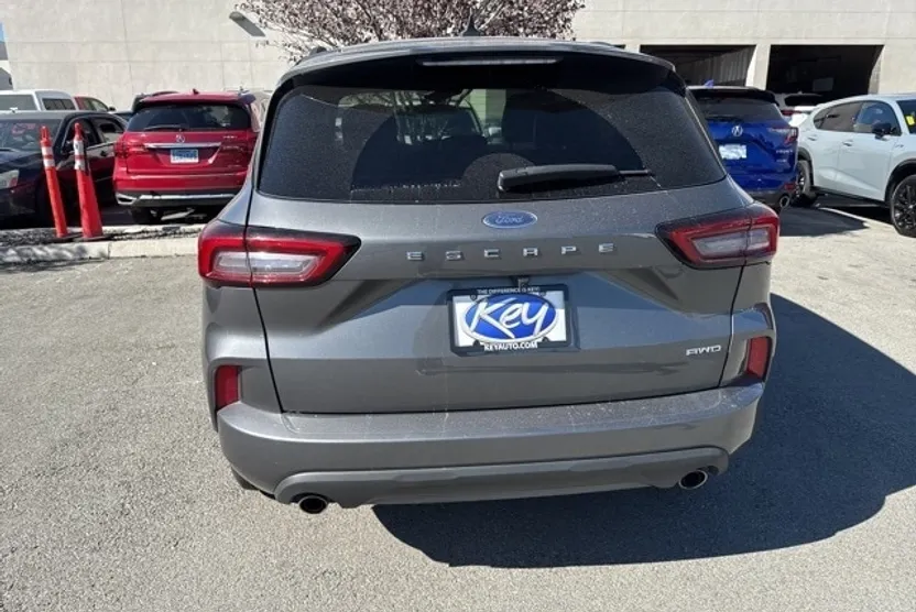 2023 Ford Escape ST-Line photo 1