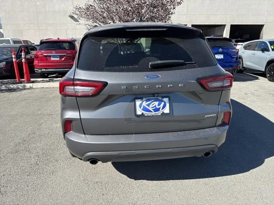 2023 Ford Escape ST-Line photo 1