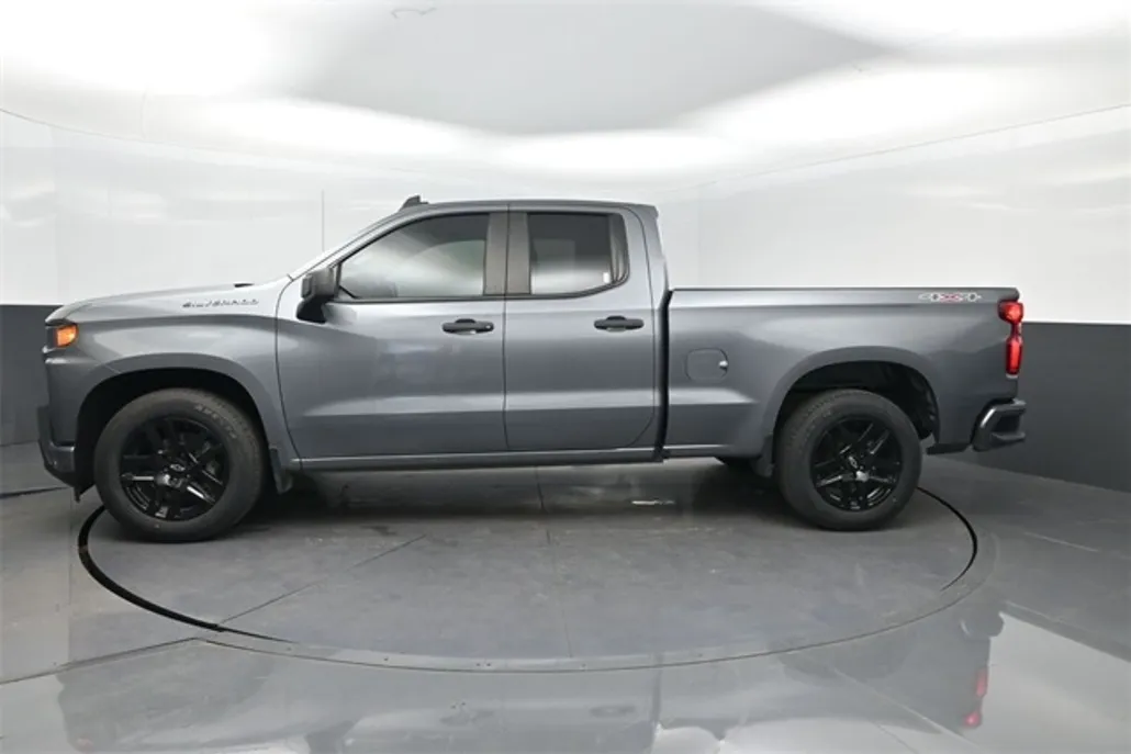 2020 Chevrolet Silverado 1500 Custom photo 1