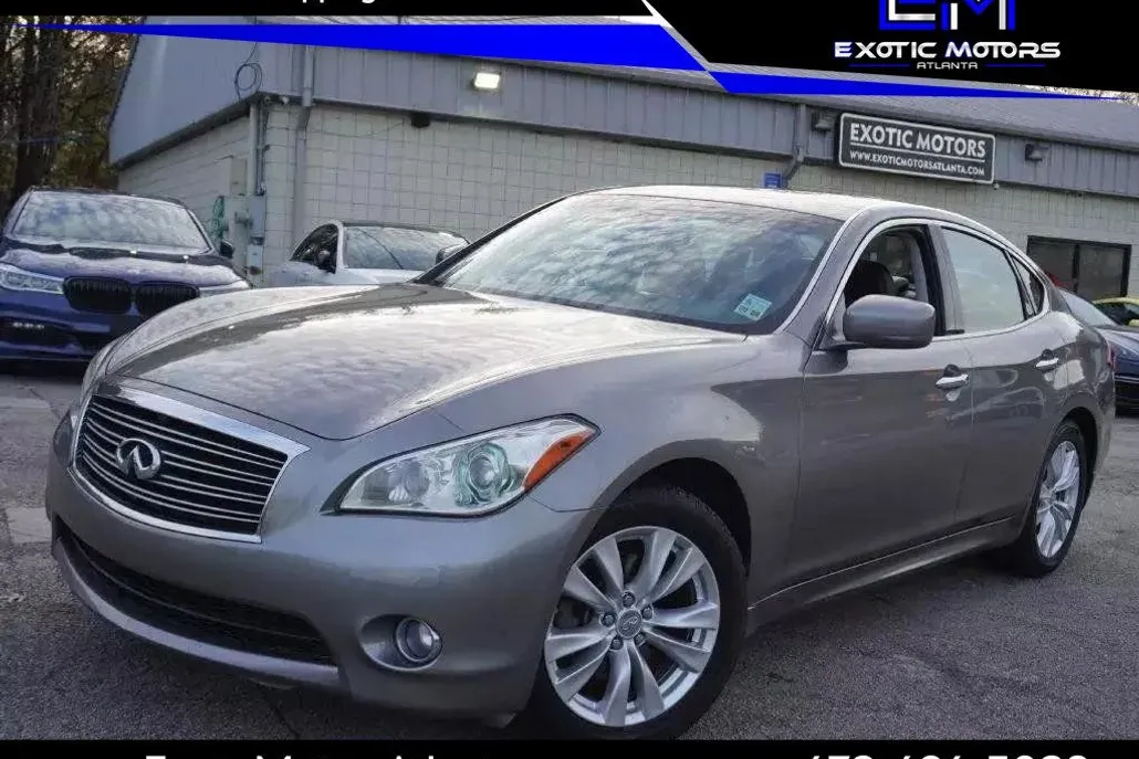 2011 Infiniti M37 photo 1