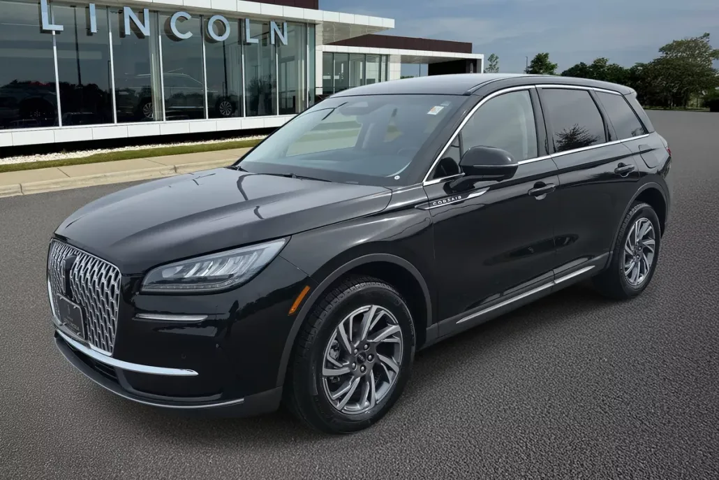 2023 Lincoln Corsair Standard photo 1