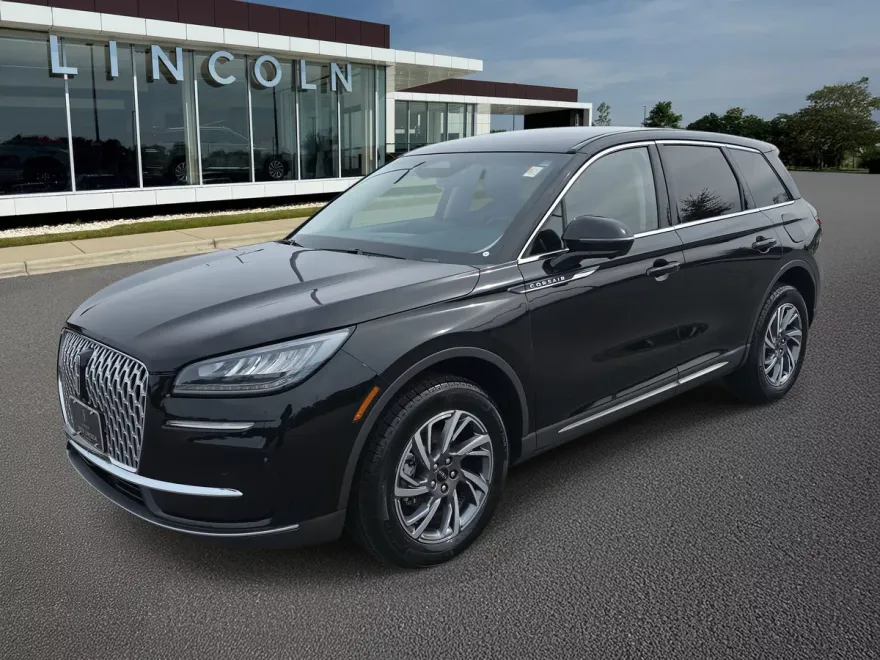 2023 Lincoln Corsair Standard photo 1