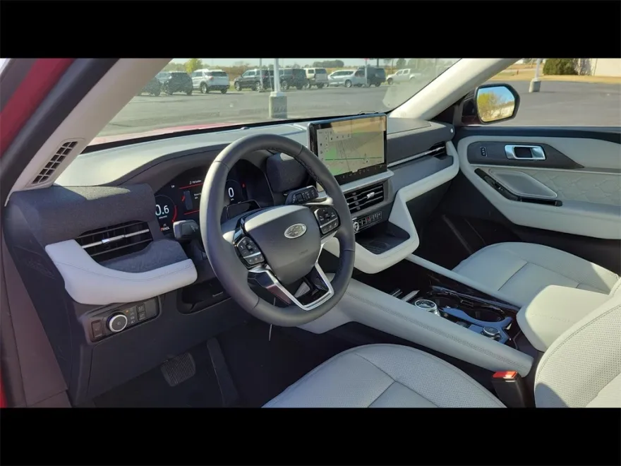 2025 Ford Explorer Platinum photo 1