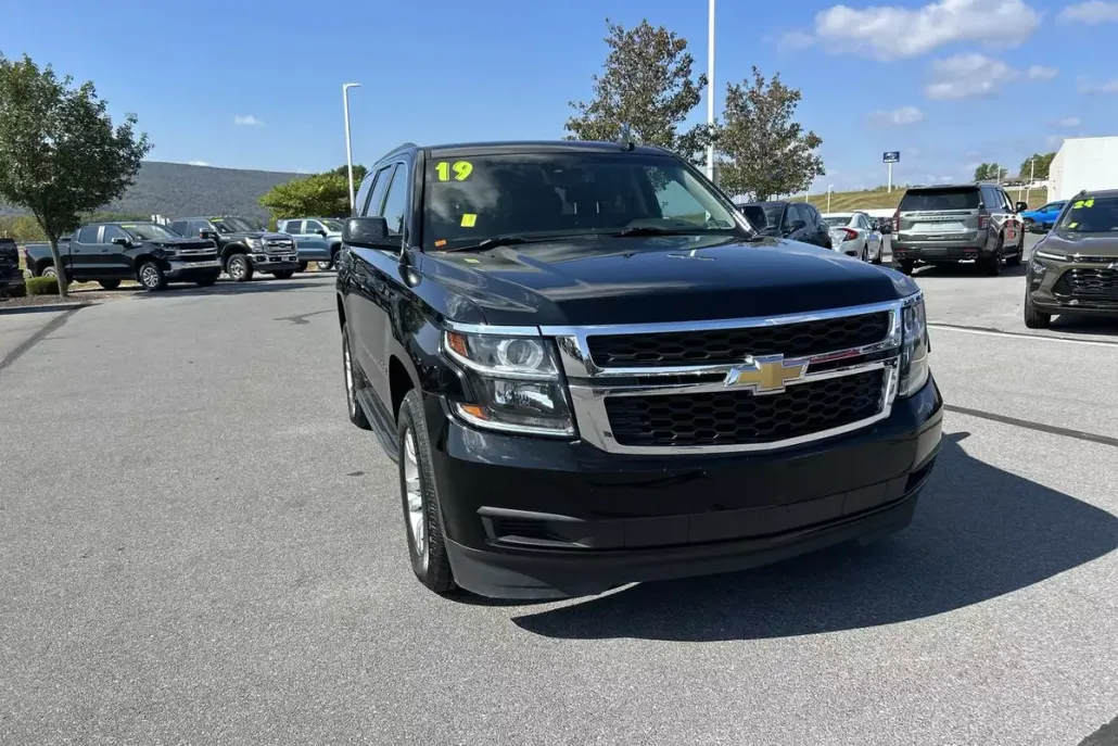 2019 Chevrolet Tahoe LT photo 1