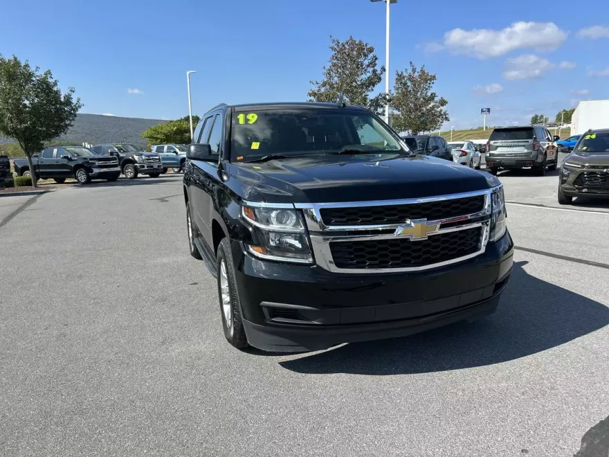 2019 Chevrolet Tahoe LT photo 1