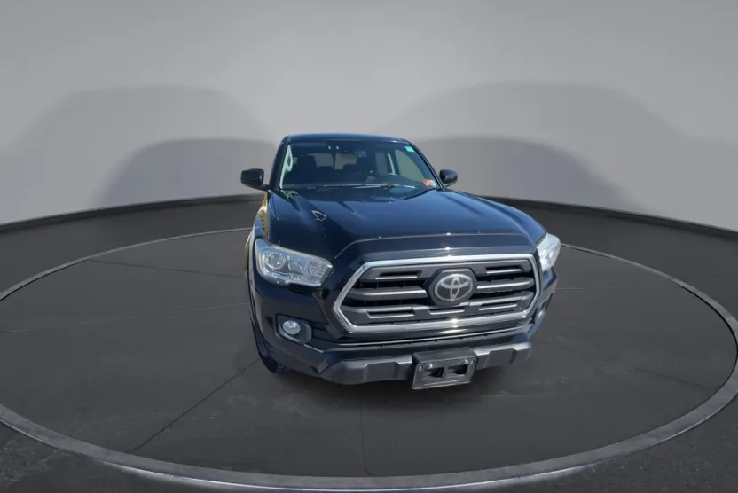 2018 Toyota Tacoma SR5 photo 1