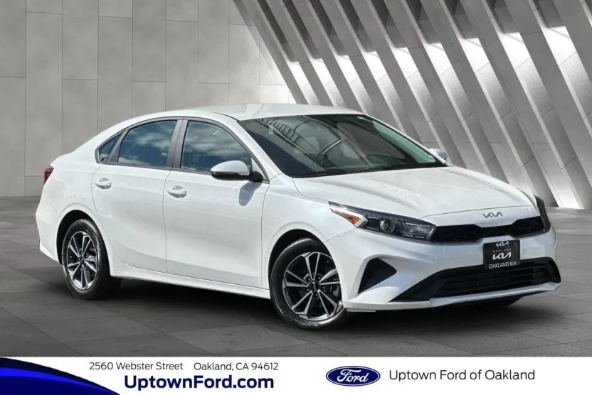 2024 Kia Forte LXS photo 1