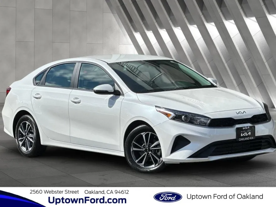 2024 Kia Forte LXS photo 1