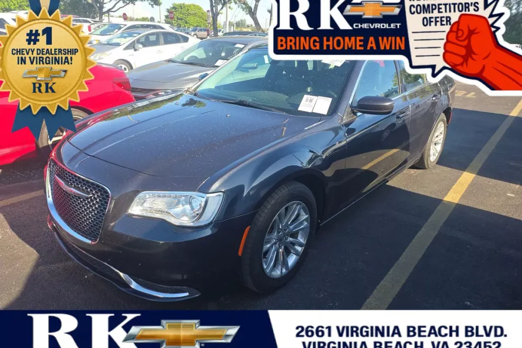 2018 Chrysler 300 Touring L photo 1